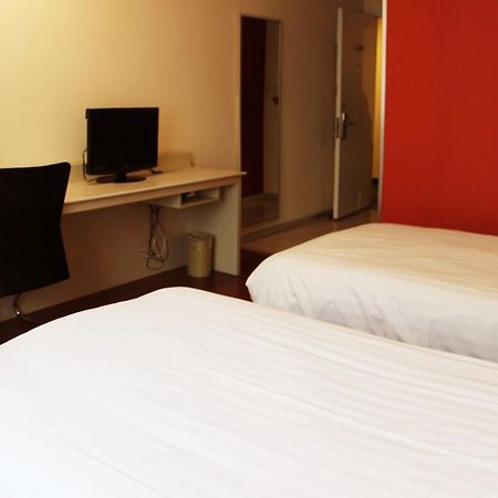 Hanting Hotel Changchun Qimao City Quarto foto